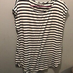 Green envelope size large sleeveless stripped Tshirt